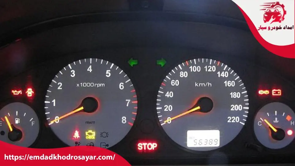 چرا همزمان چراغ استپ و چراغ آمپر آب روشن می شود?